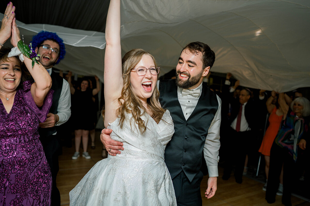 Eliana-Melmed-Photography-Chicago-LosAngeles-Jewish-WeddingPhotography-SimchaDancing-00008