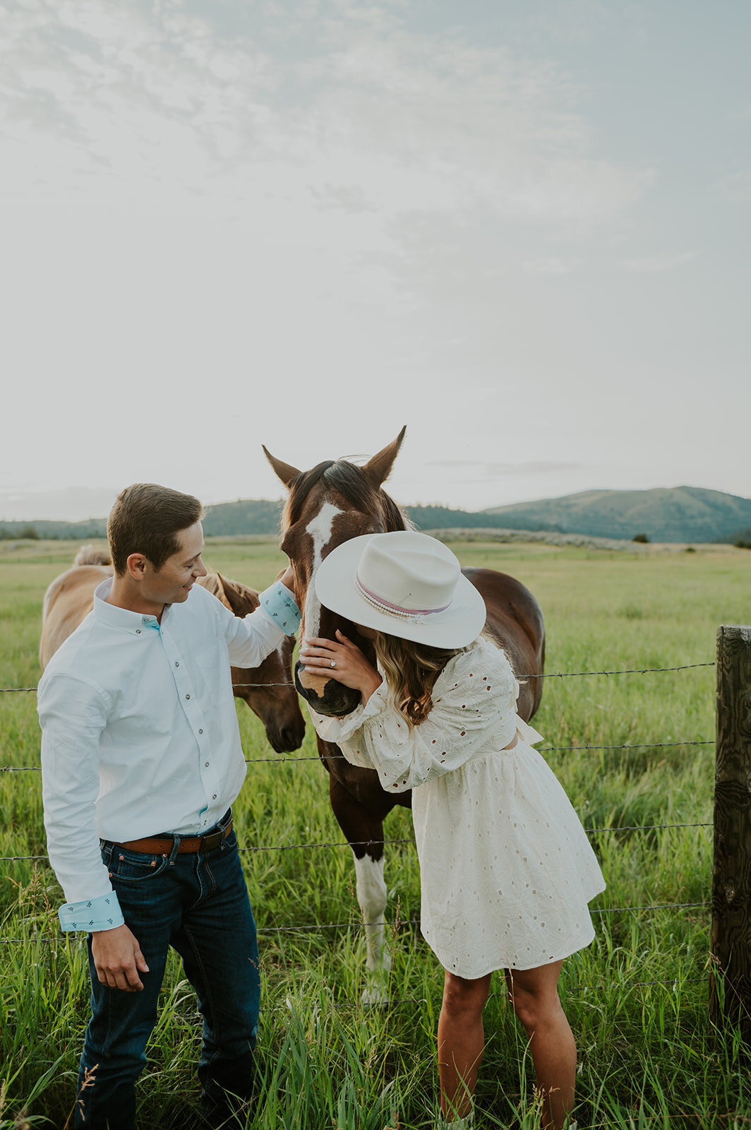 presley-gray-horse-pasture-engagement8799