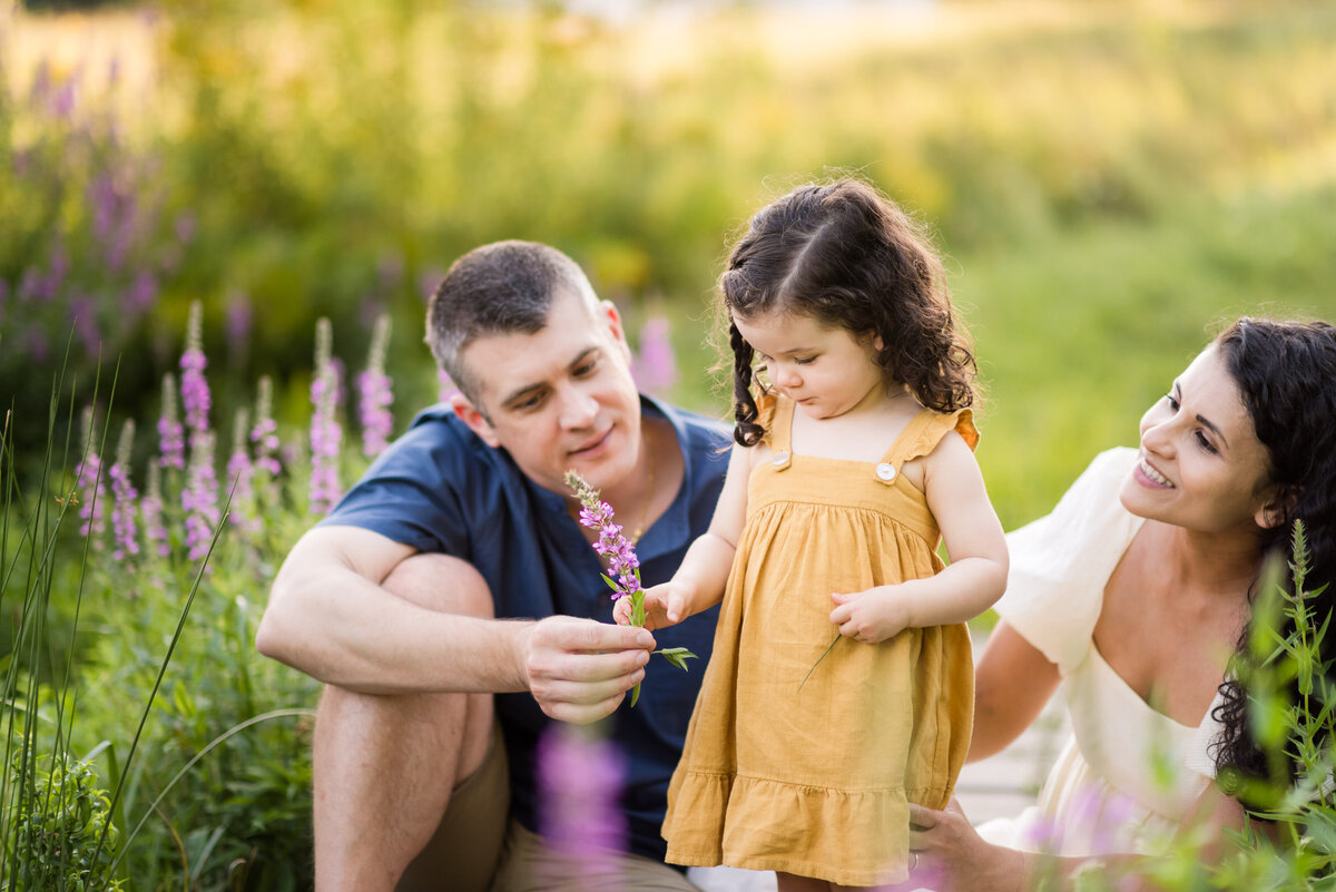 Boston-family-photographer-bella-wang-photography-Lifestyle-session-outdoor-wildflower-9