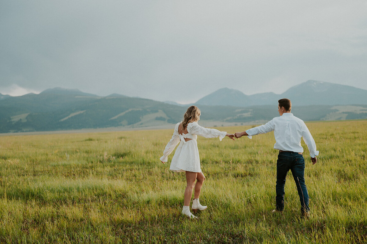 presley-gray-horse-pasture-engagement8951