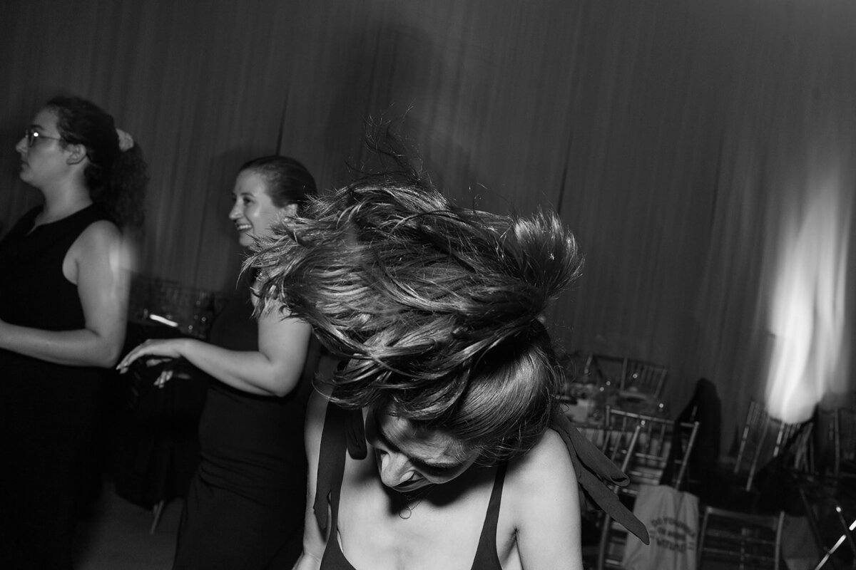 Eliana-Melmed-Photography-Chicago-LosAngeles-Jewish-WeddingPhotography-ElianaSklar-DanceFloor-00387