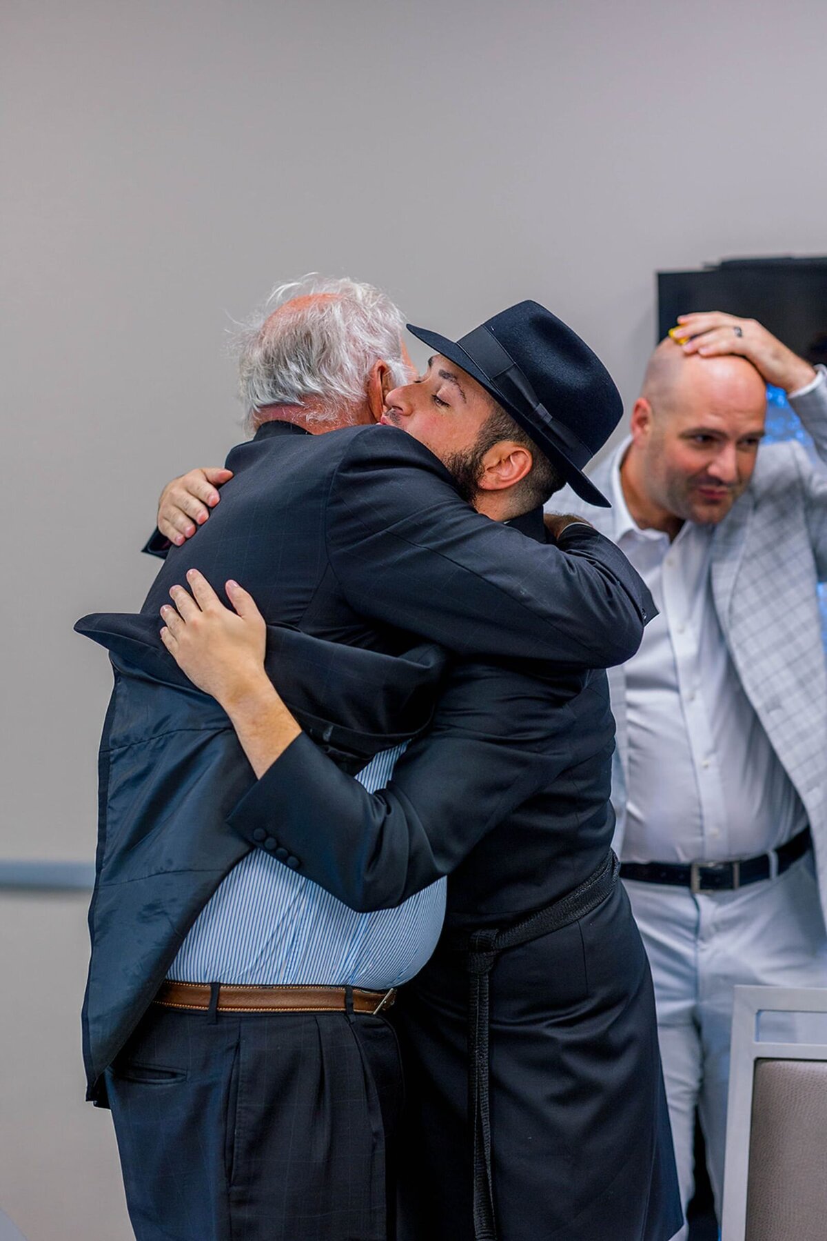 Eliana-Melmed-Photography-Chicago-LosAngeles-Jewish-WeddingPhotographer-CarmiKalman-Tisch-00088