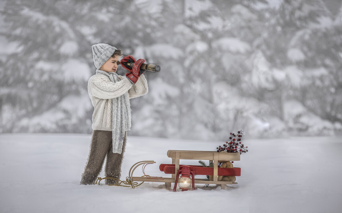 young  boy playing in the snow  during an outdoor photography session / Sonia Gourlie Fine Art Photography