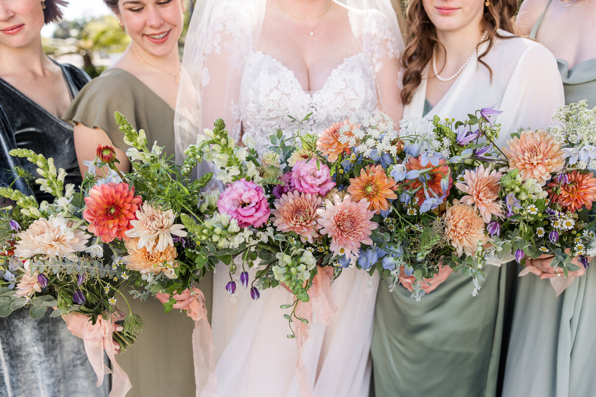 bride-and-bridesmaids-bouquets