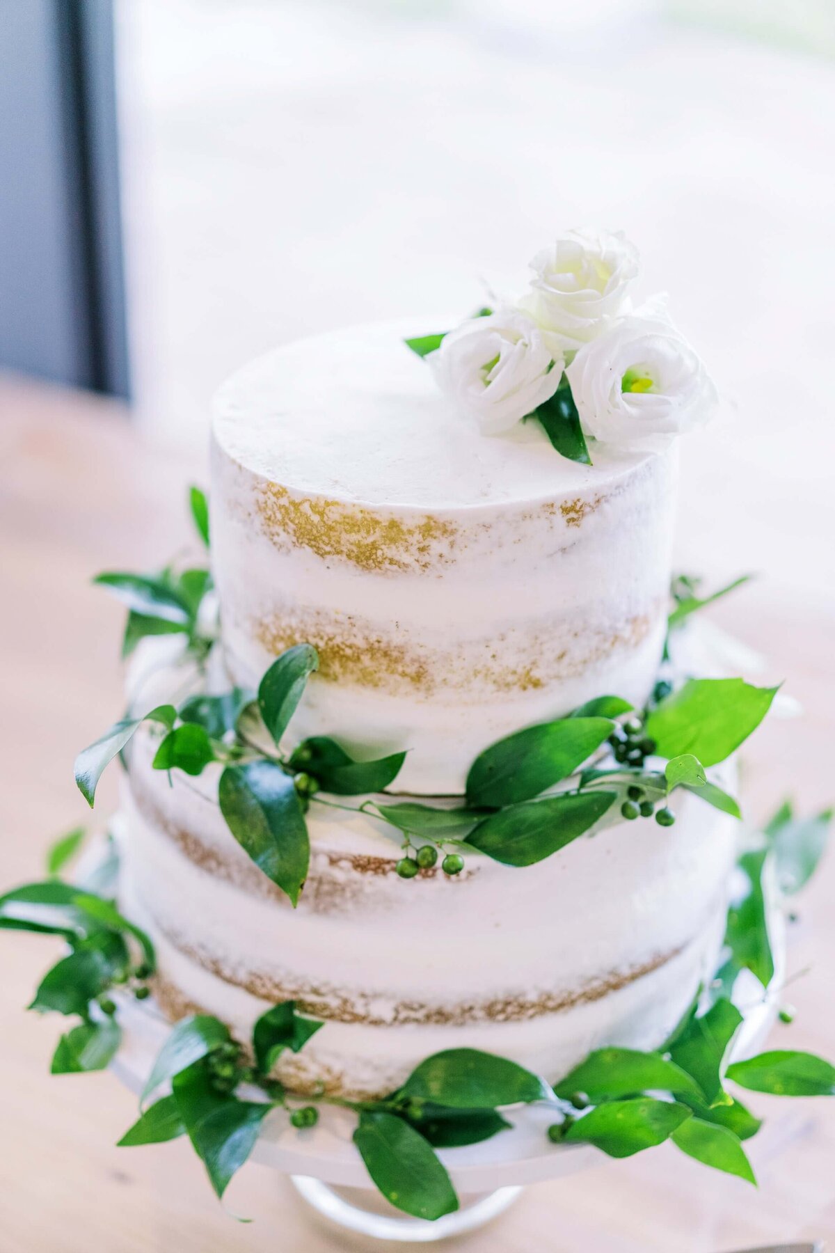 natural white wedding cake