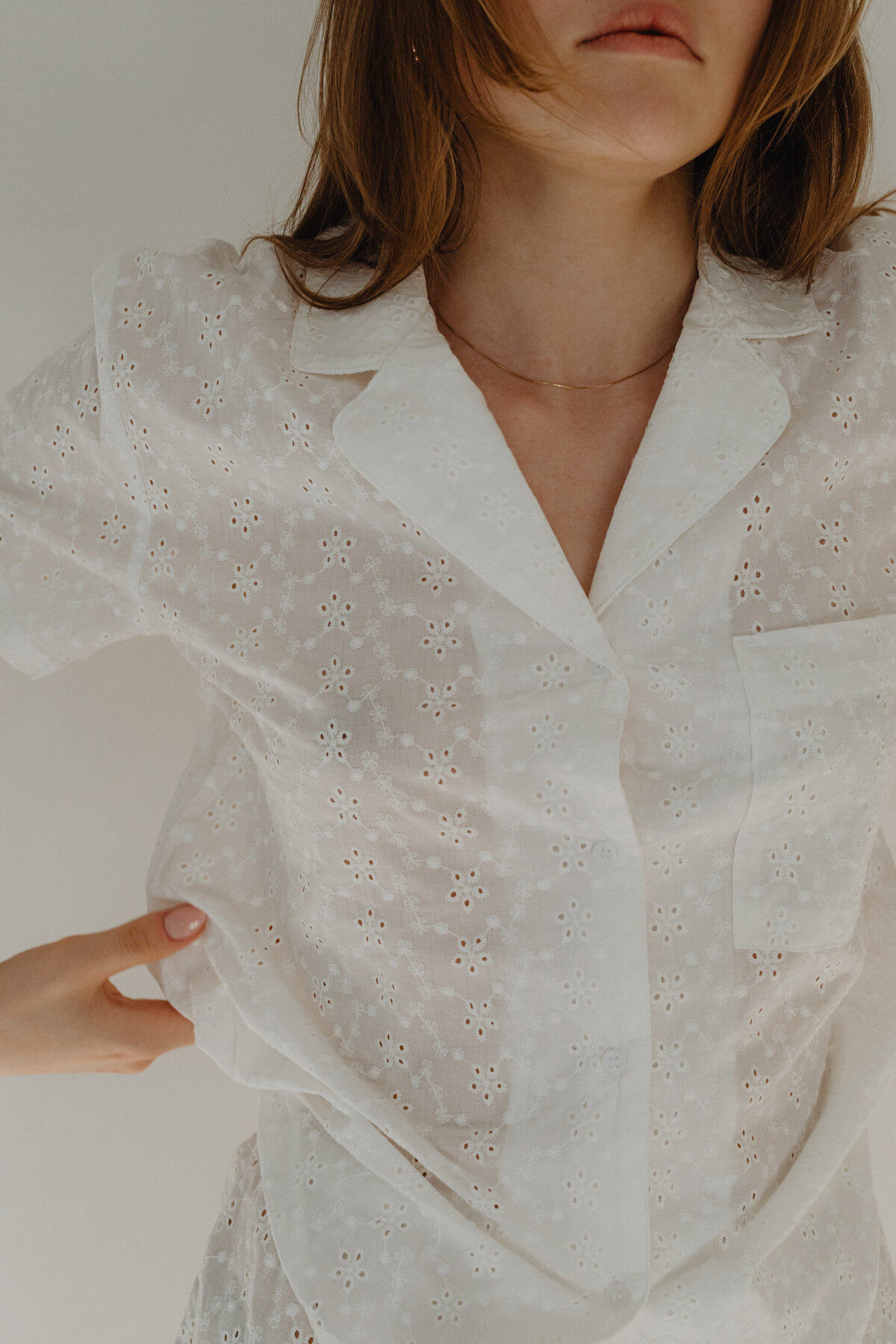 kaboompics_woman-in-white-cotton-pajamas-31717