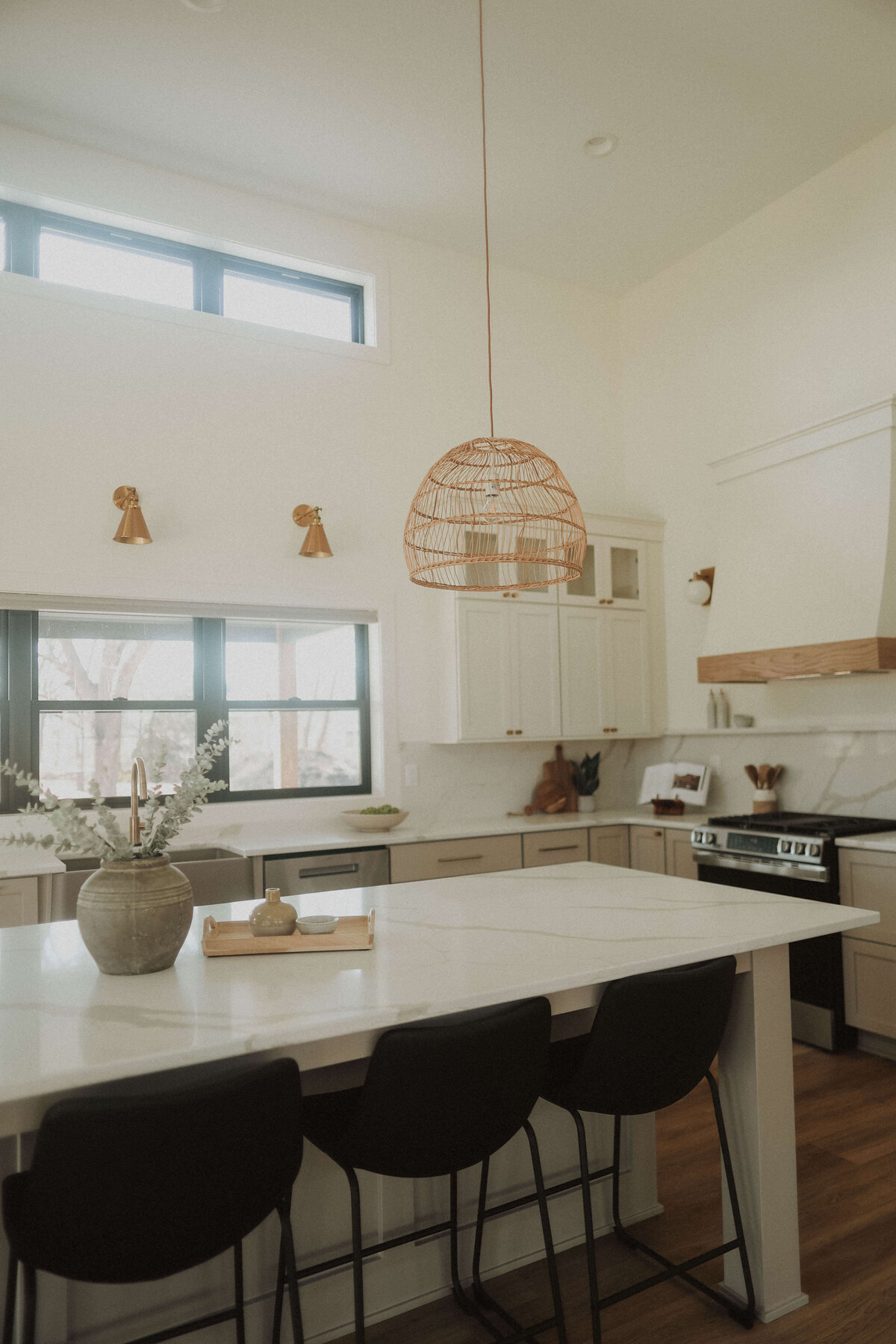 500-Kitchen-Waukee-Central-Iowa-Custom-Home-JRL-Builders-3F1A9901