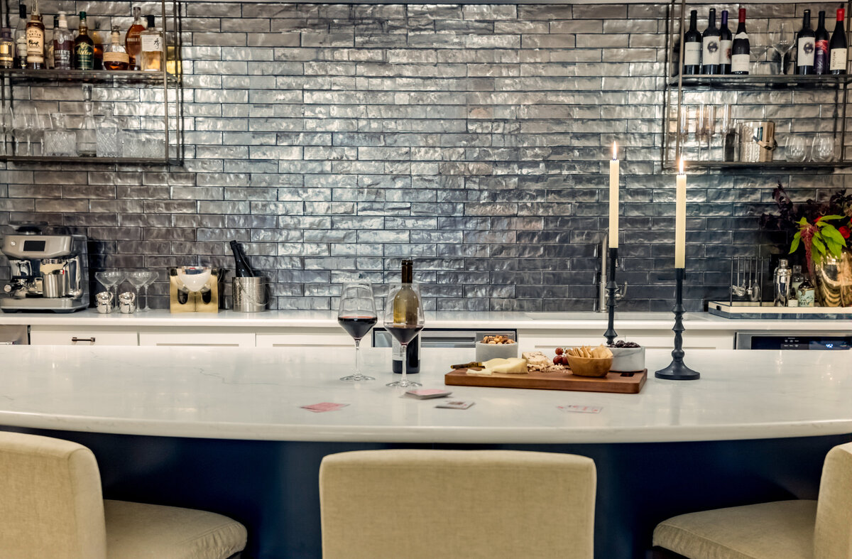 moody-backsplash-kitchen-bar