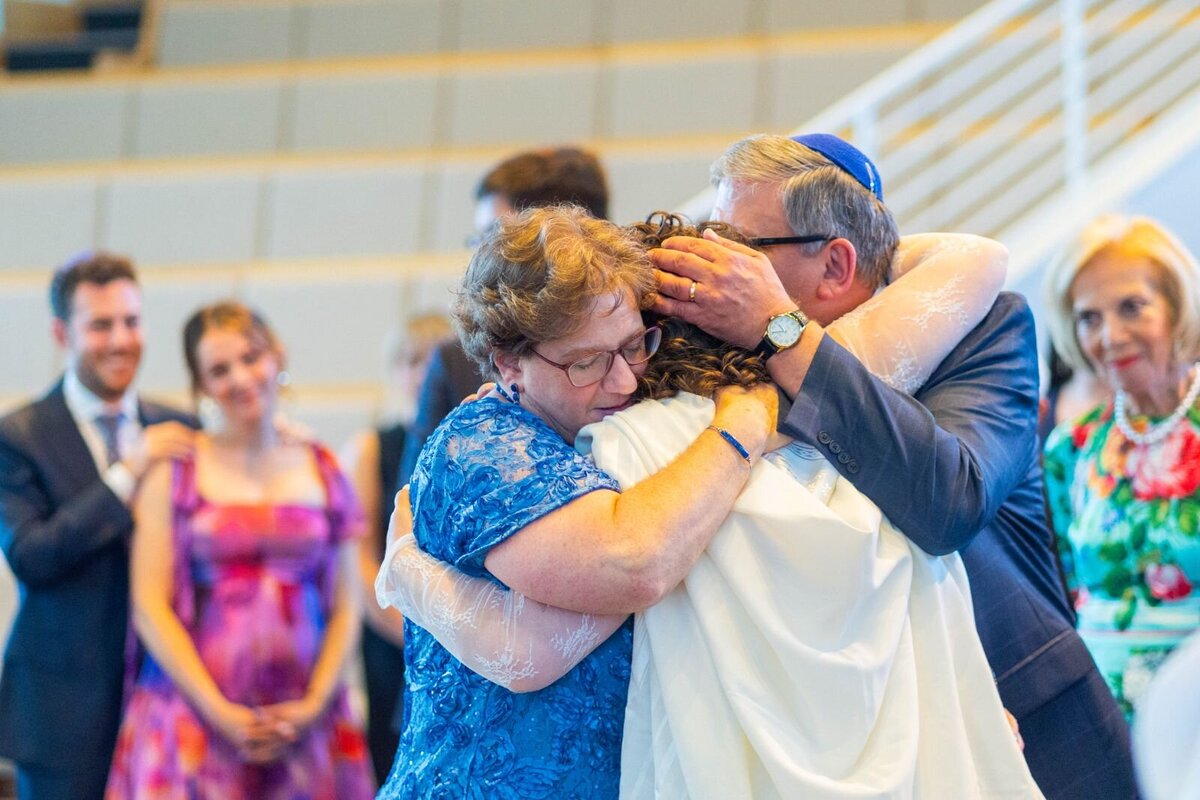 Eliana-Melmed-Photography-Chicago-LosAngeles-Jewish-WeddingPhotography-ShulaNoah-Chuppah-00127