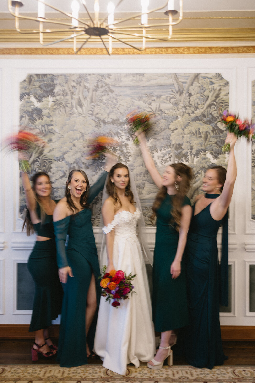 timeless-detroit-wedding-party-colony-club