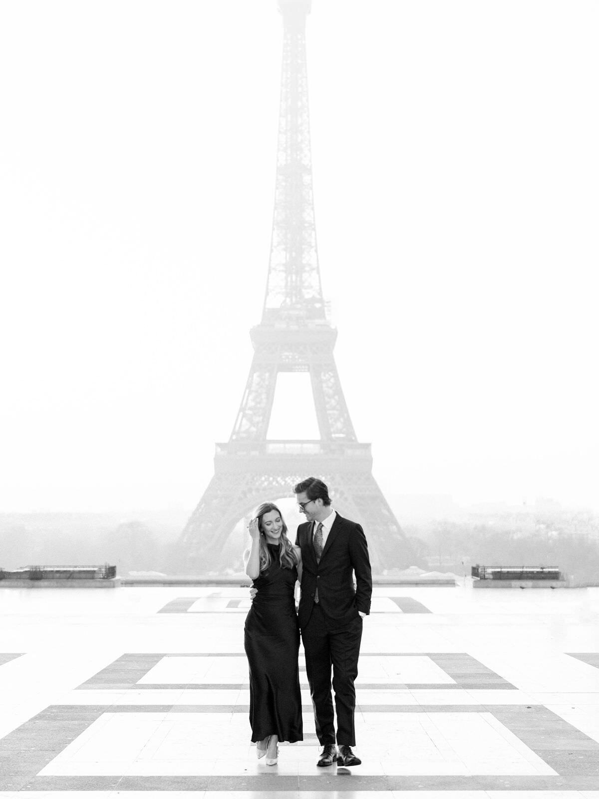 engagement-session-at-eiffel-tower-with-sarah-sunstrom-photography