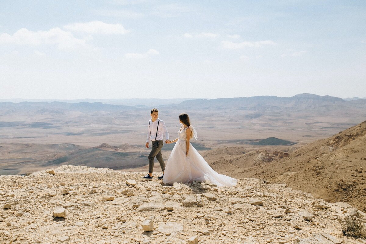 newlyweds-eloping-on-mountain