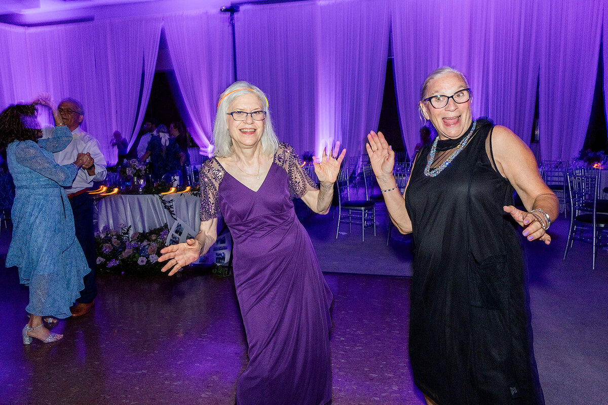 Eliana-Melmed-Photography-Chicago-LosAngeles-Jewish-WeddingPhotography-ElianaSklar-DanceFloor-00388