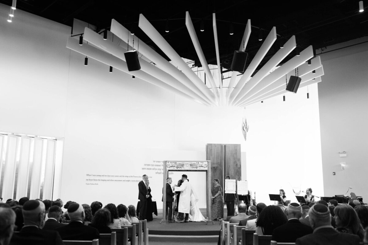 Eliana-Melmed-Photography-Chicago-LosAngeles-Jewish-WeddingPhotography-ShulaNoah-Chuppah-00244