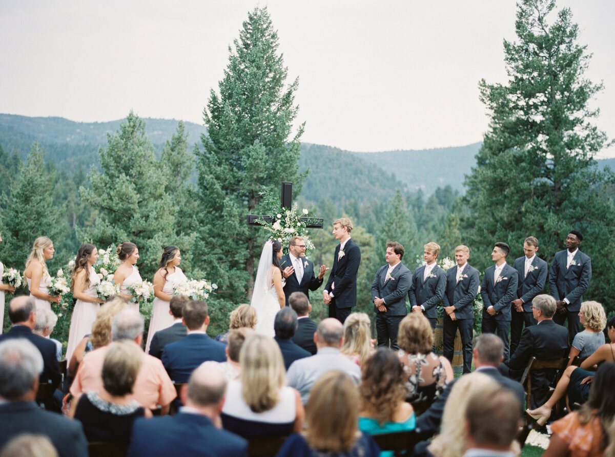 Melissa Brielle Photography Colorado Fine Art Wedding Engagement Photographer Photograph Melissa Minkner Light Airy Luxury High End5
