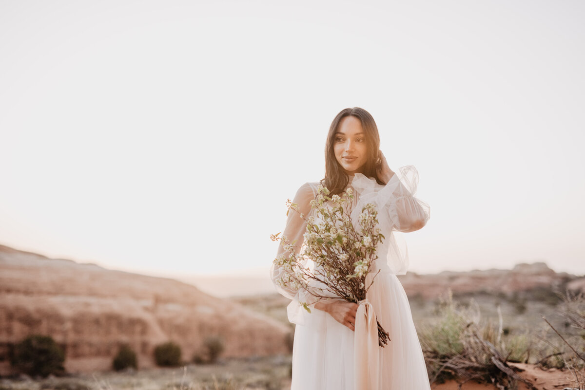 Utah elopement photographer captures bride during golden hour portraits