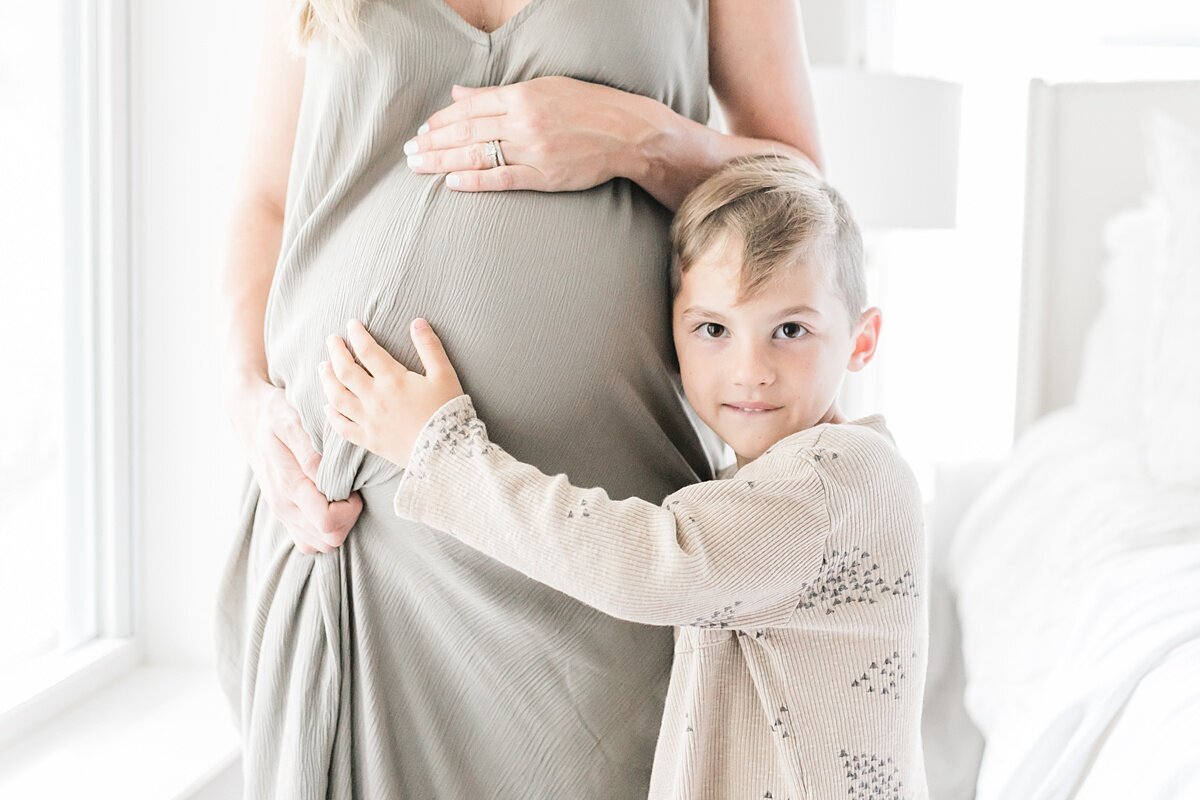 Mount-Pleasant-Maternity-Session-In-Home-Lifestyle_0027