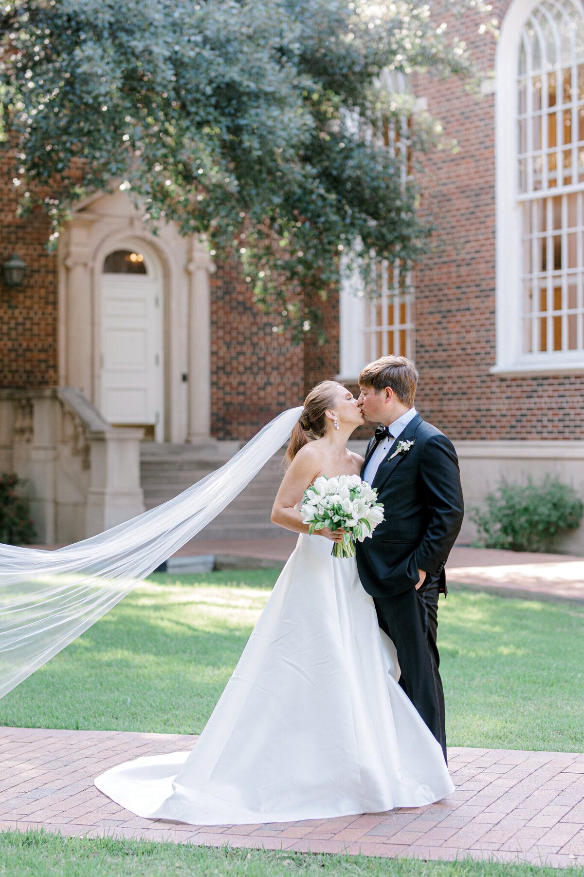 Hannah & Jason's Wedding at Hotel Crescent Court Club Perkins Chapel | Dallas Wedding Photographer | Sami Kathryn Photography-150