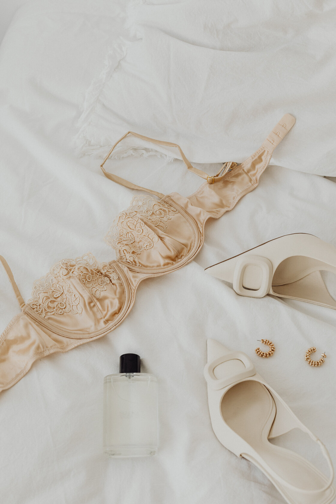 kaboompics_beige-satin-bra-with-lace-and-underwire-heeled-shoes-perfume-gold-earrings-31758