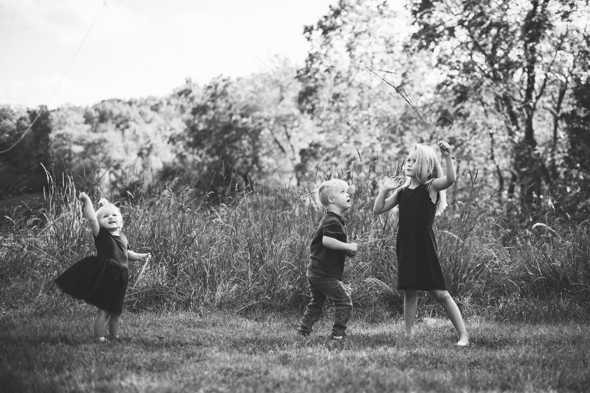 Des-Moines-Iowa-Family-Photographer-Theresa-Schumacher-Photography-Fall-Playing