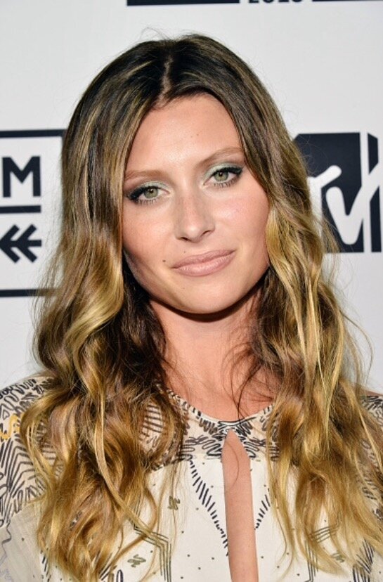 Aly Michalka in mint green eyeshadow and black eyeliner at the MTV movie awards