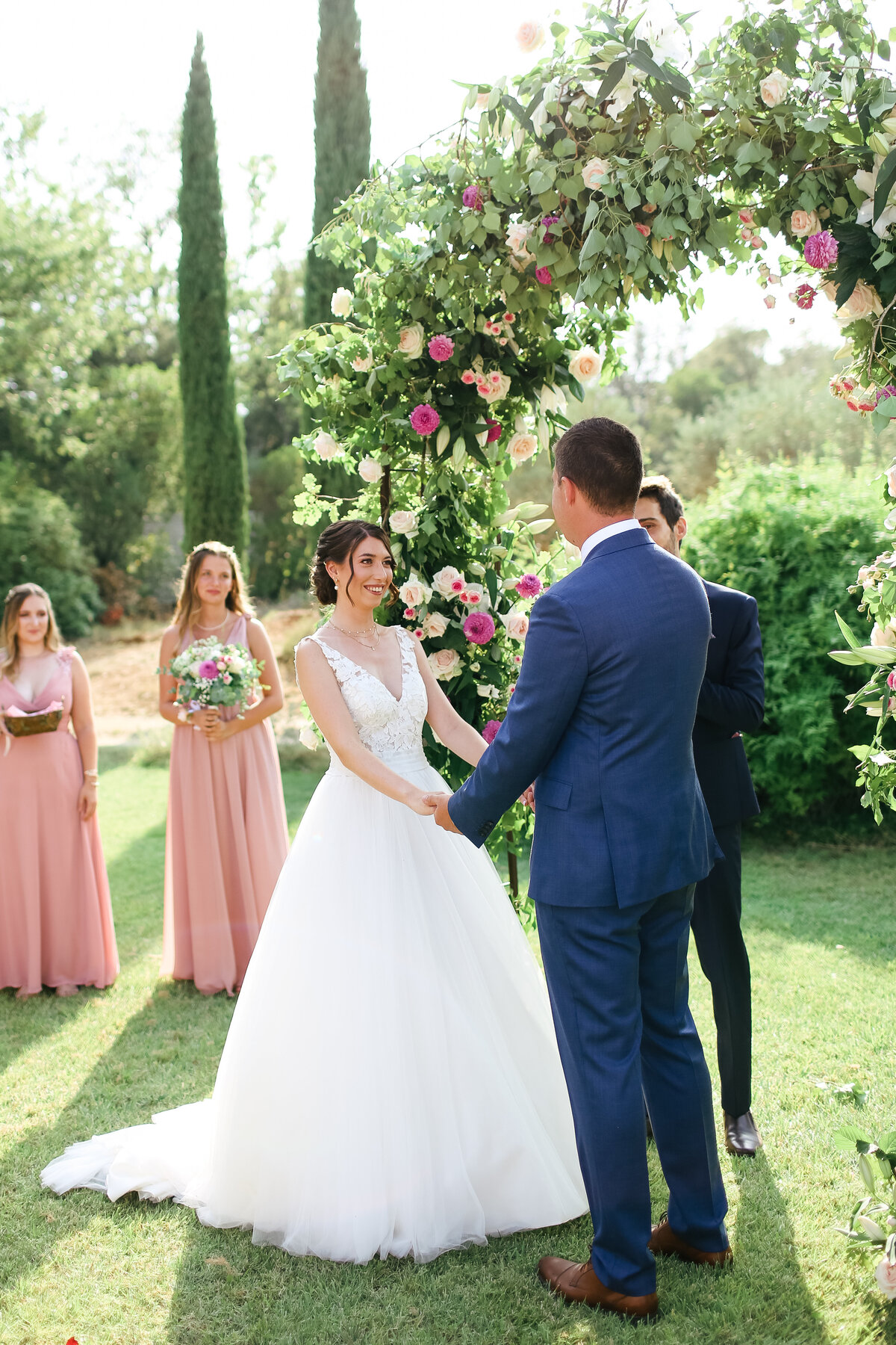 bride-and-groom-say-wedding-vows-at-luxury-wedding-in-south-of-france