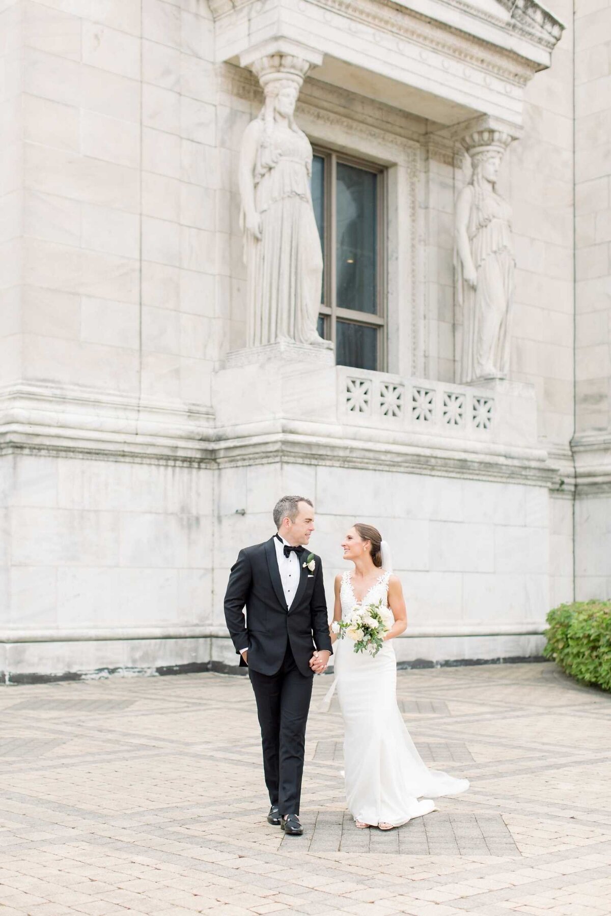 Bride and Groom photos outside the Field Museum for a summer wedding at Luxury Chicago Outdoor Historic Wedding Venue.