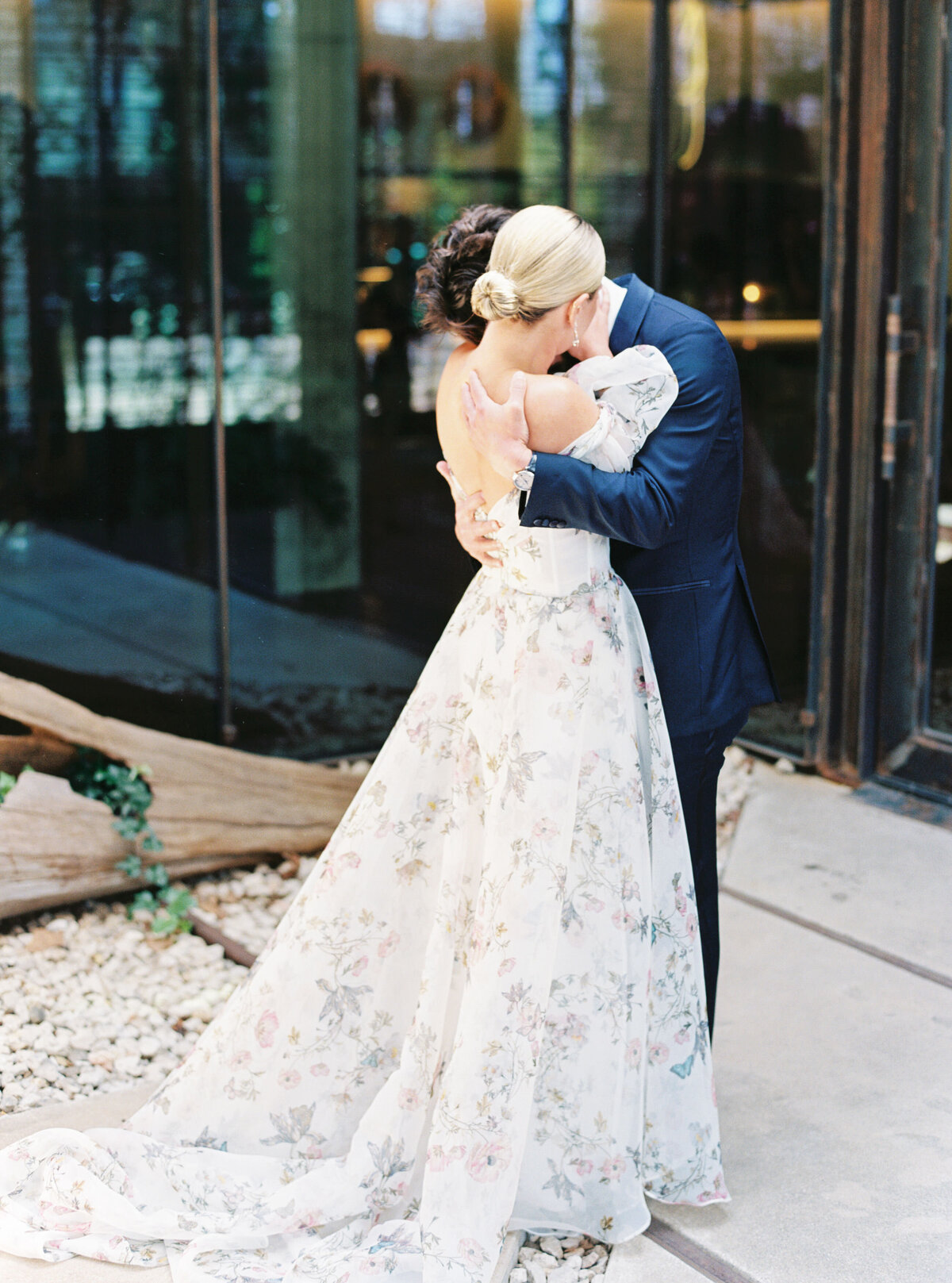 Austin-Fine-Art-Wedding-Photographer-AnnieScott-WelcomeParty-RuétPhoto-featherandtwine-46