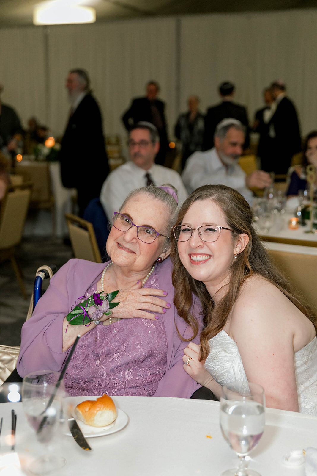 Eliana-Melmed-Photography-Chicago-LosAngeles-Jewish-WeddingPhotography-Dancefloor-00207