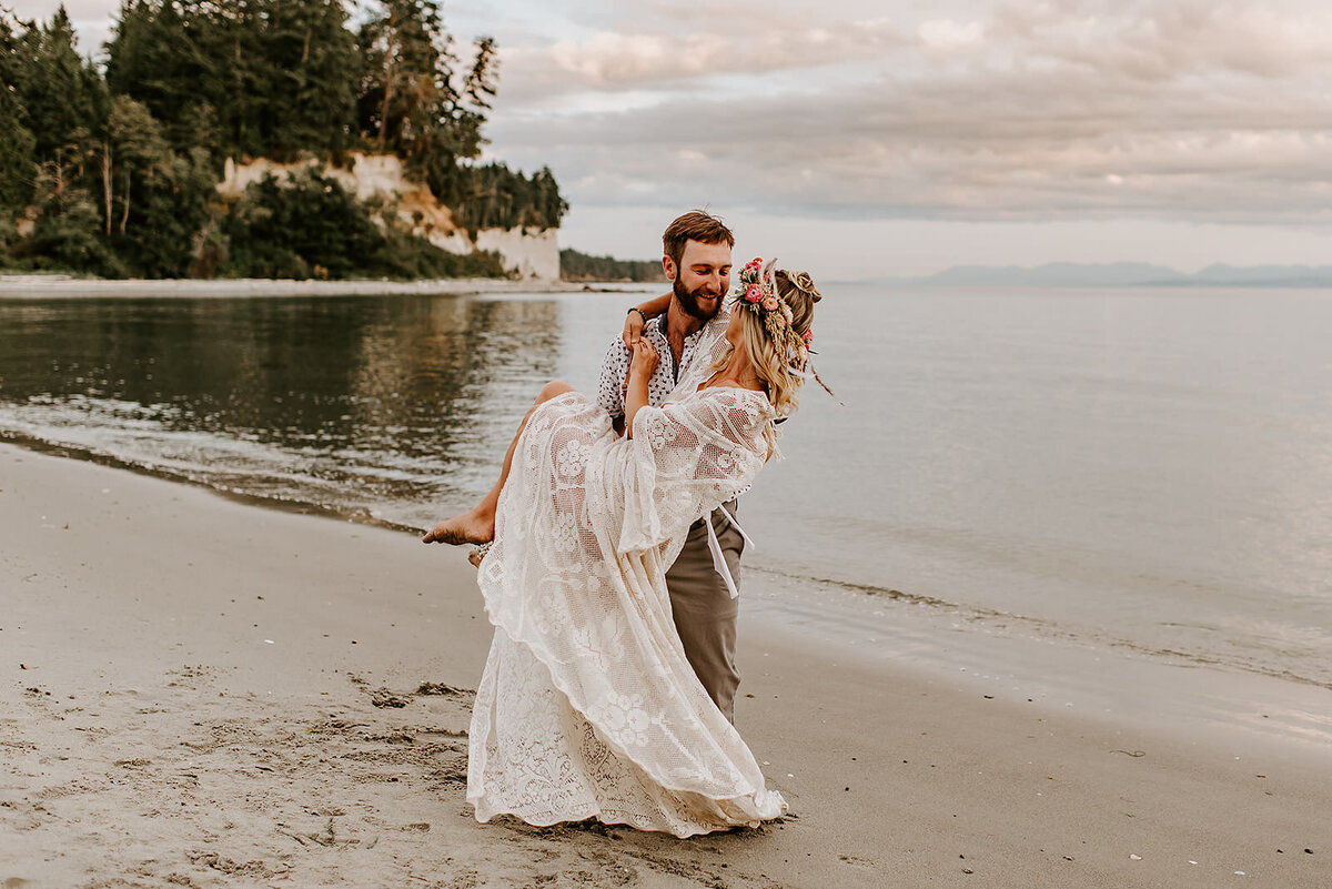 Couple dancing on the beach during their Thormanby Island Elopement on the Sunshine Coast B.C
