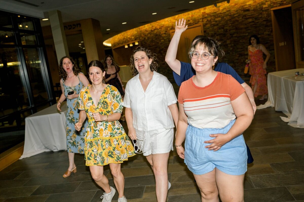 processed_ElianaMelmedPhotography_JewishWeddingPhotographer_ShulaNoah_Dancing-333