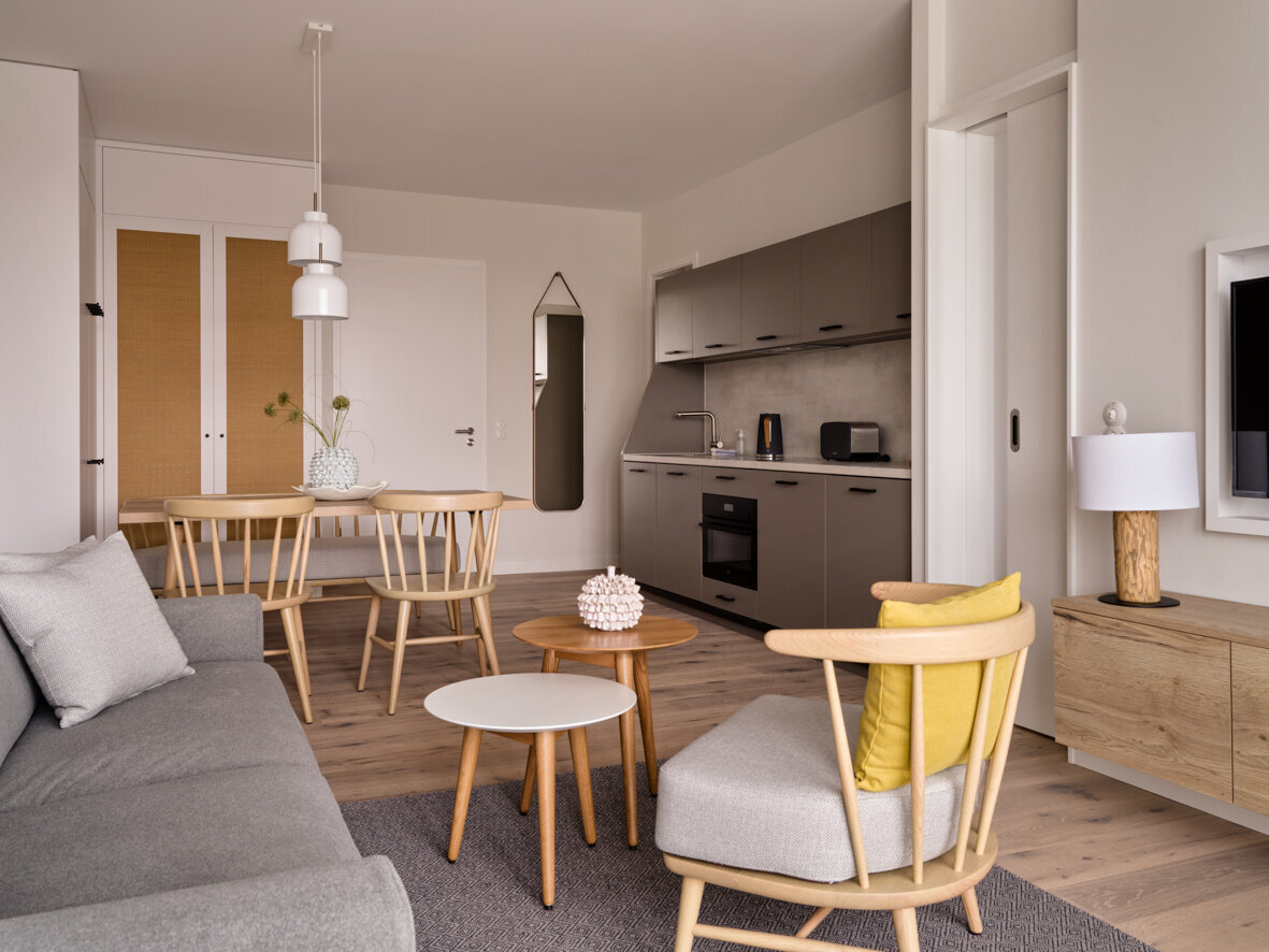 Couple-Living-with-a-View-S-Wohnzimmer