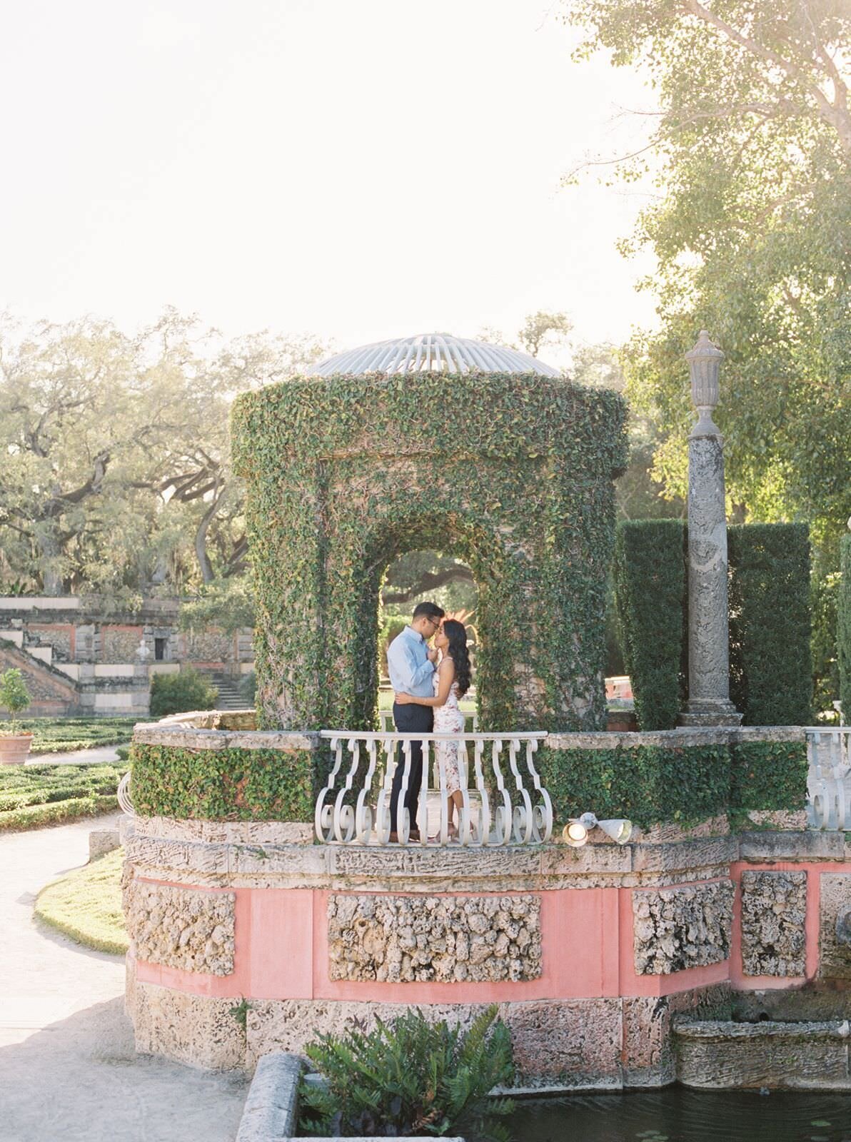 Engagement-Session-at-Vizcaya-Museum-15
