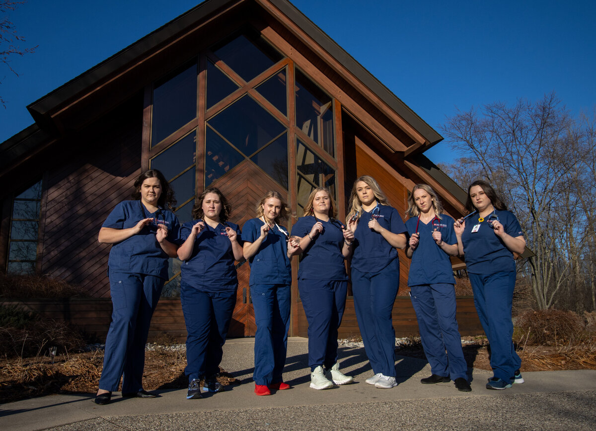 121221 Nursing grad group by Madi Taylor Photo-1