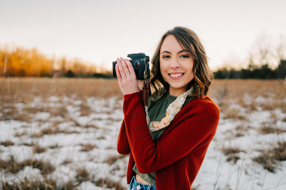 Springfield MO senior photographer captures high school senior smiling holding camera