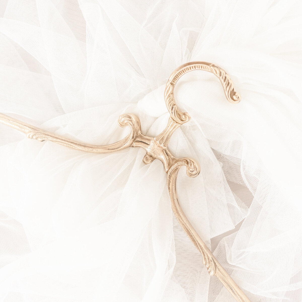 20-Brass-Bridal-Wedding-Dress-Hanger-Victoria-Amrose-Photography