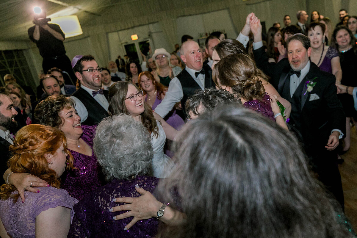 Eliana-Melmed-Photography-Chicago-LosAngeles-Jewish-WeddingPhotography-SimchaDancing-00233