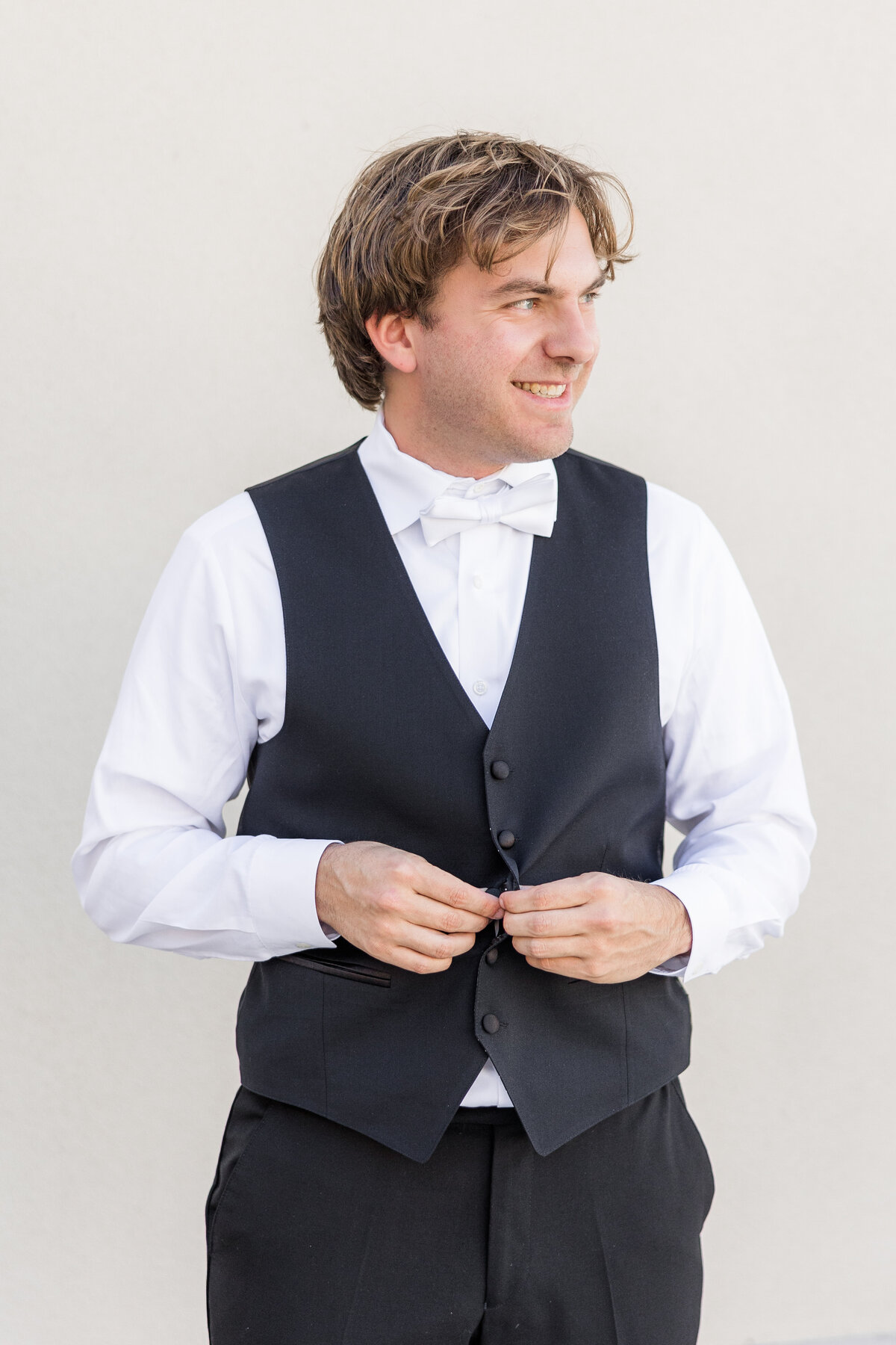 groom-buttoning-vest