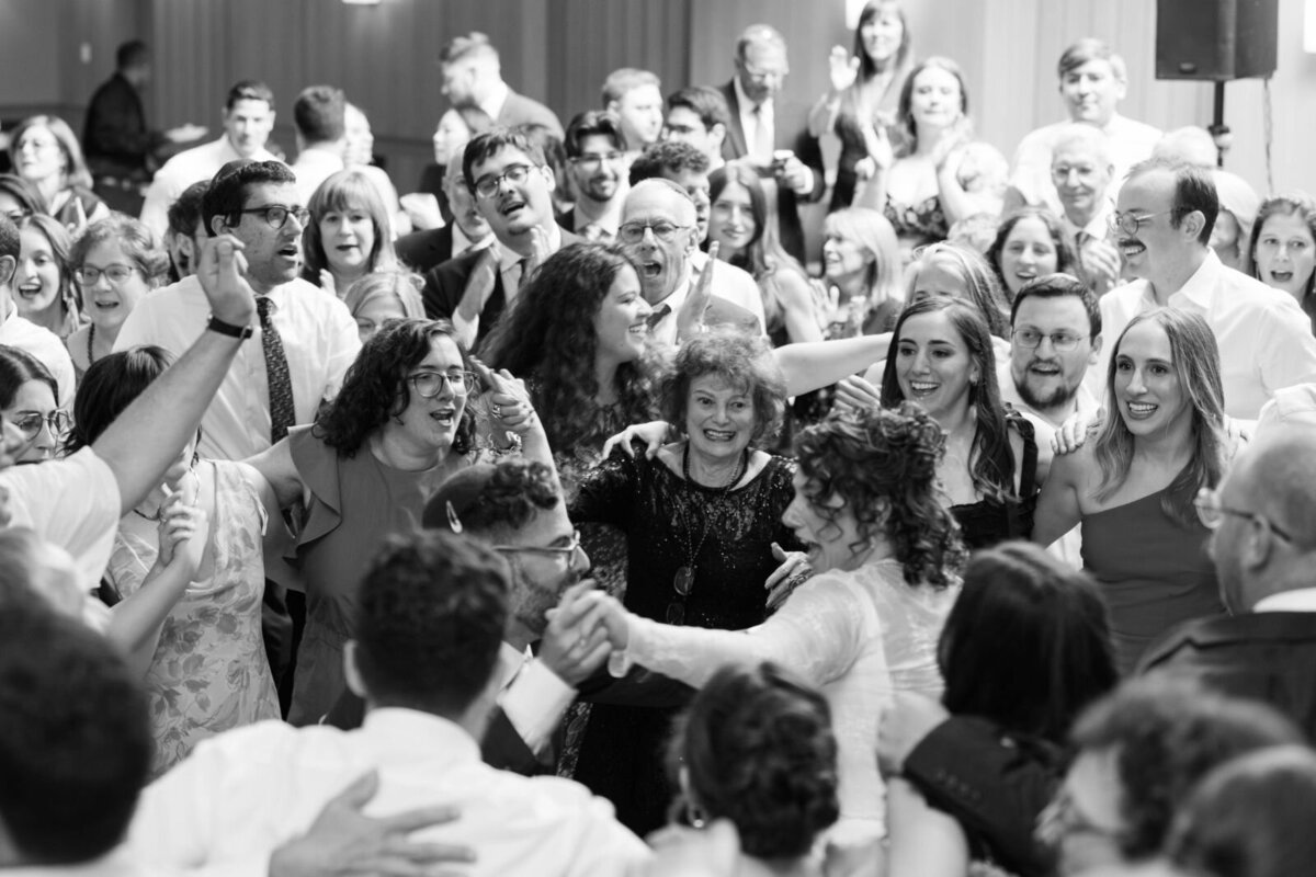 Eliana-Melmed-Photography-Chicago-LosAngeles-Jewish-WeddingPhotography-ShulaNoah-SneakPeek-00097