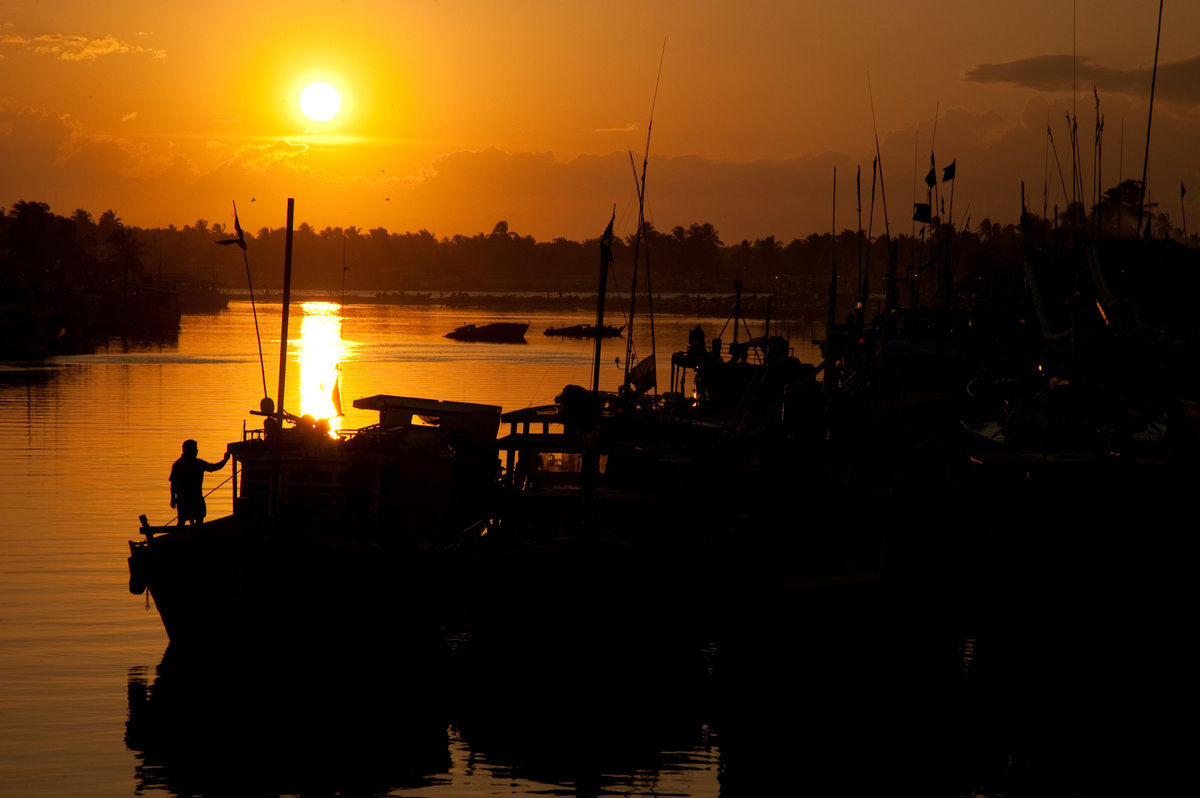 Fishing Boat Sunset - Sri Lanka 700_9575-1
