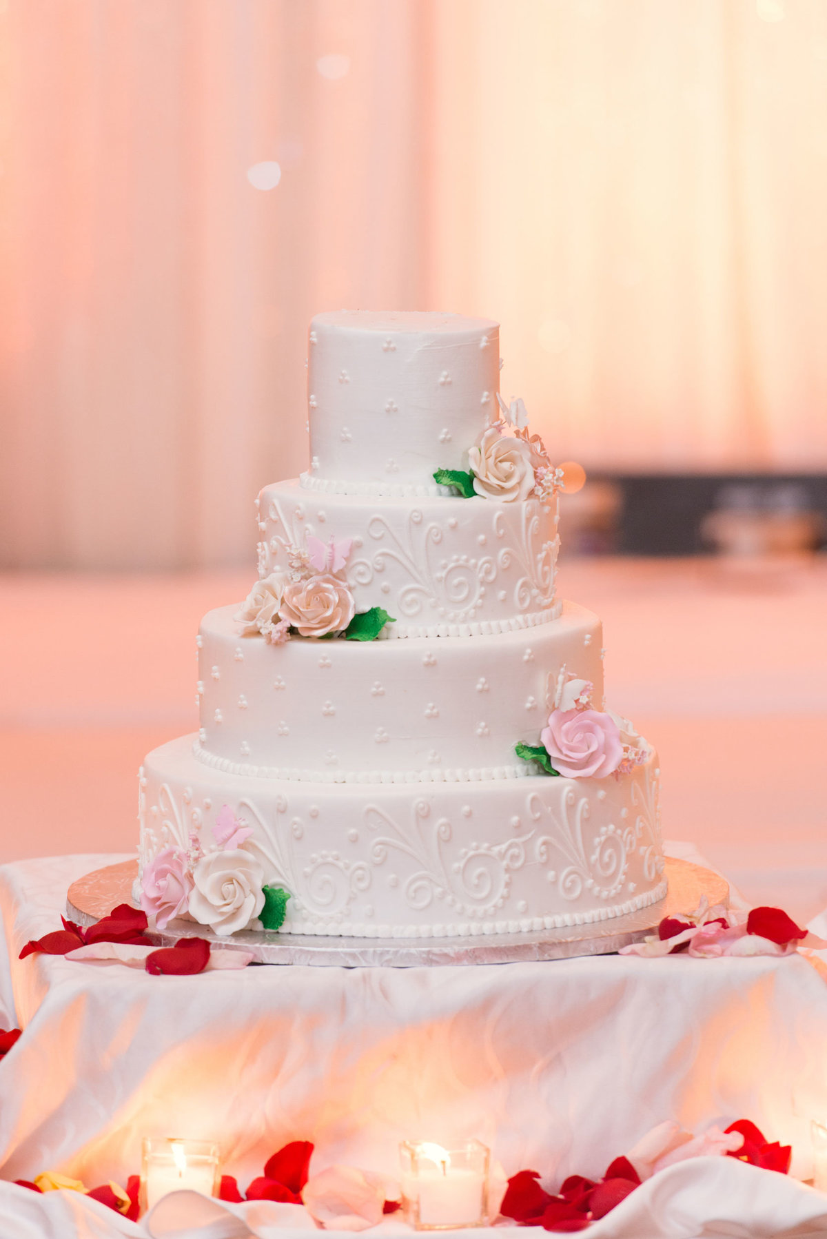 wedding cake at Huntington Hilton