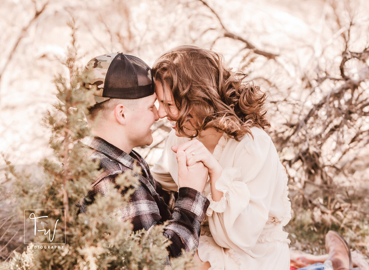 Couples_Photographer Tannni_Wenger_Photography Engaged Engagement_Photographer Here_Comes_The_Bride Painted_Hill_Photography Wedding_Day Boho_Photography Eastern_Oregon_Photographer