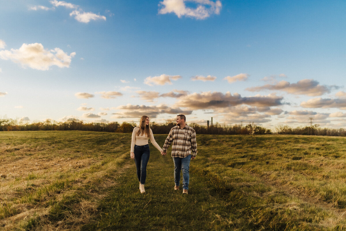 NortheastOhioPhotographer-ChagrinRiverParkEngagement-Autumn&Bryce.167-2