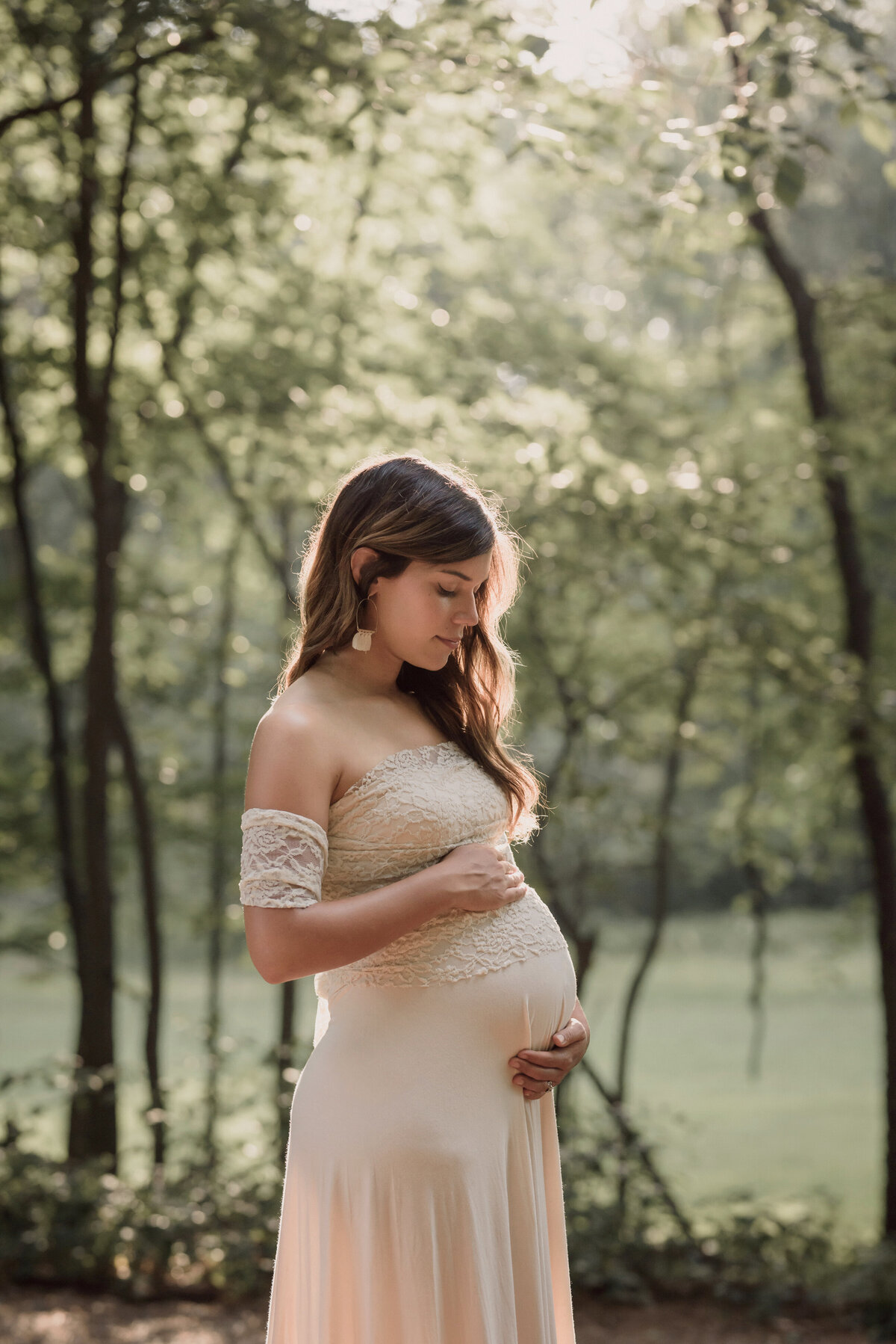 boston-portrait-photographer-maternity-session-bump-pregnancy-maternity-portraits-field-woods-ma-ri-ny
