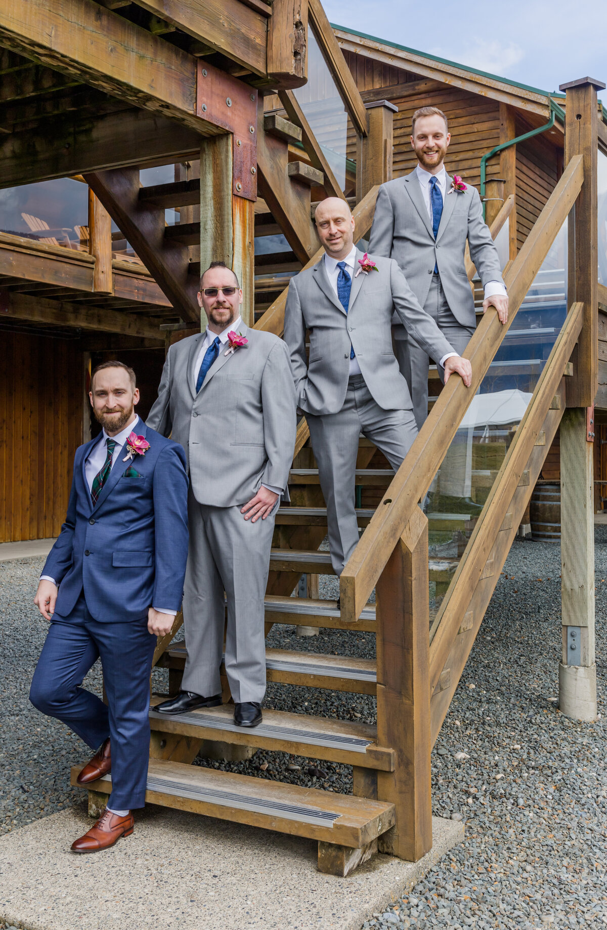 Groom-and-groomsmen-portraits