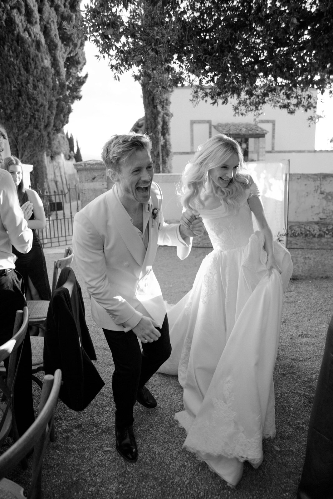 Flora_And_Grace_Tuscany_La_Foce_Editorial_Wedding_Film_Photographer-131