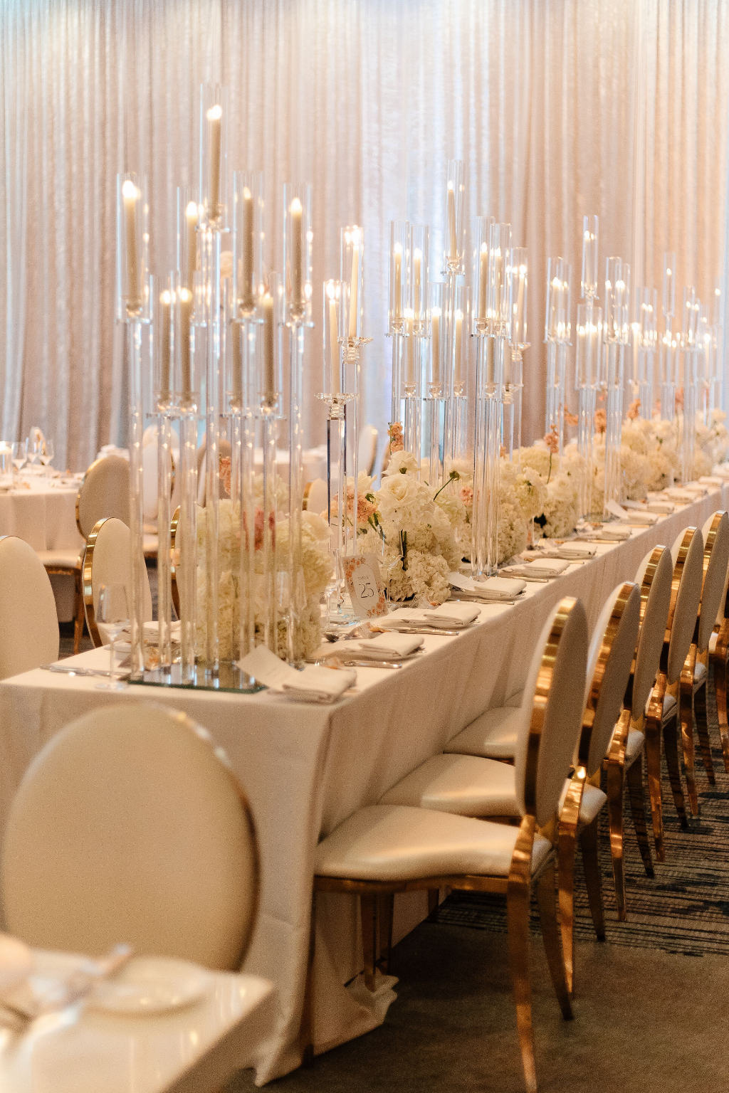 elegant-wedding-reception-decor-crystal-candelabras-floral-arrangements-001