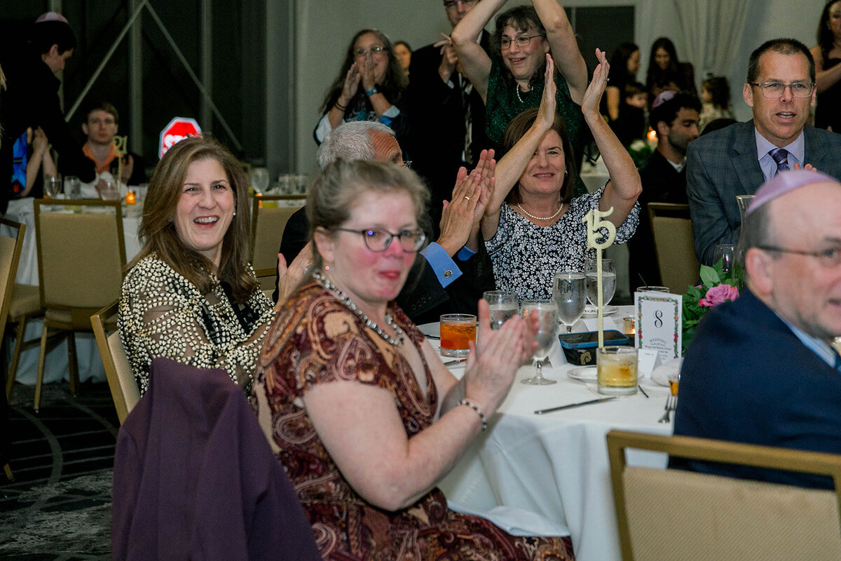 Eliana-Melmed-Photography-Chicago-LosAngeles-Jewish-WeddingPhotography-SimchaDancing-00248