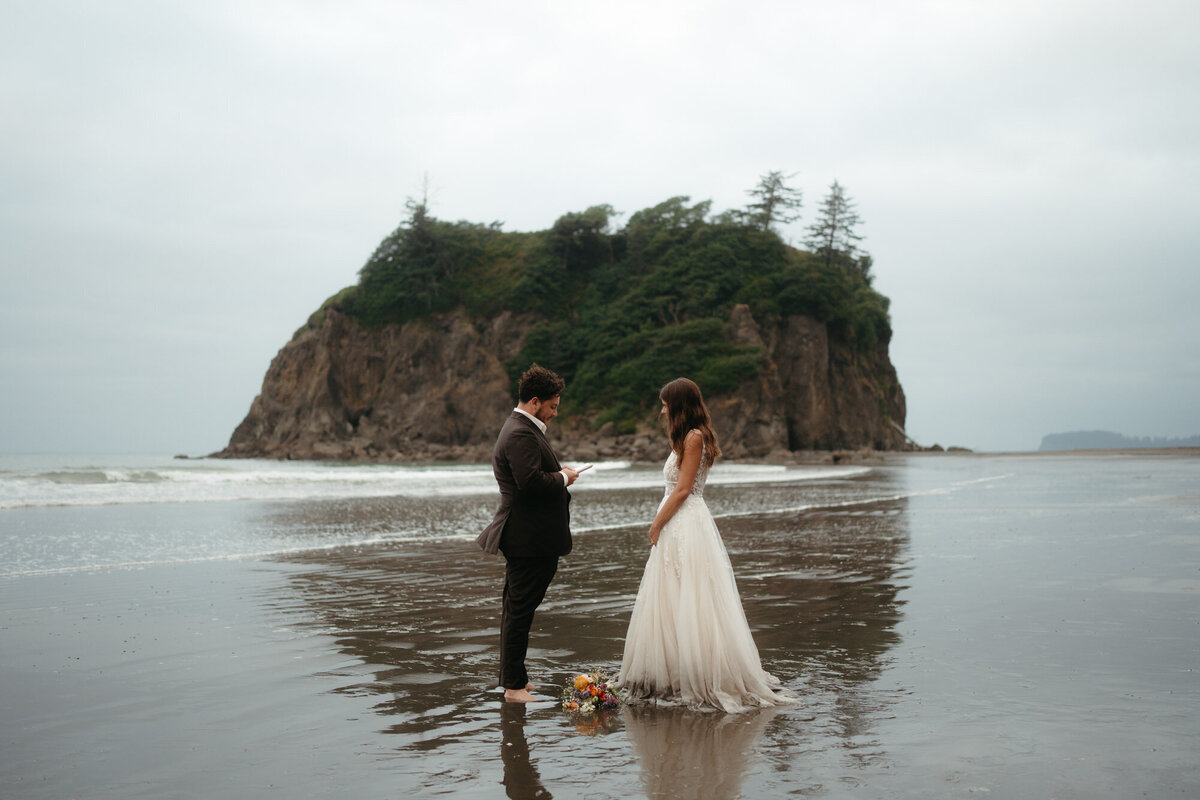the_chaffins_international_destination_wedding_elopement_photographers_sammie_chaffin_micah_editorial_adventure_photos_travel_olympic_national_park_39