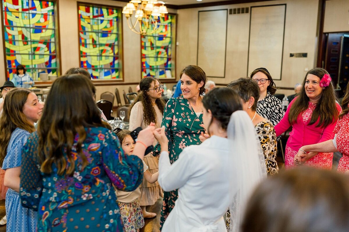 Eliana-Melmed-Photography-Chicago-LosAngeles-Jewish-WeddingPhotographer-CarmiKalman-WomensDancing-00089